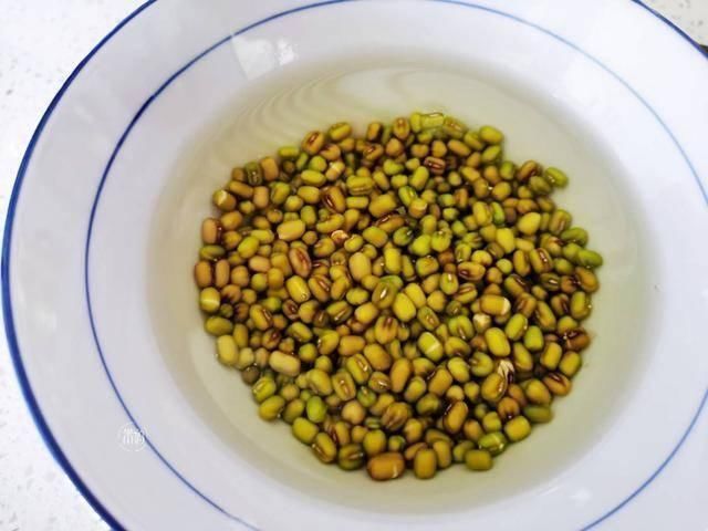 这个发豆芽小秘方,姥姥用了半辈子,又粗壮又脆嫩,3天就能吃