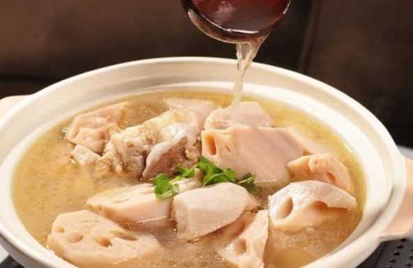 炖肉汤排骨汤，别随便放调料，牢记2步处理，只加1味料，肉嫩汤鲜