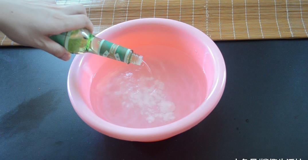 冲洗|凉席脏了别再用水冲洗了, 教你5分钟清洗凉席, 洗的干净还能除螨