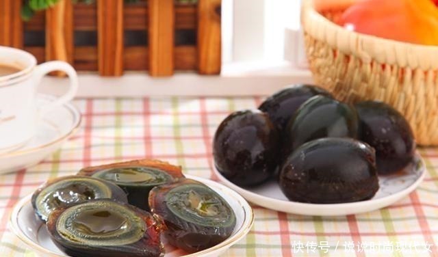 水煮|吃皮蛋,需要煮一煮吗很多人搞错,难怪“没味儿”,不懂别乱吃