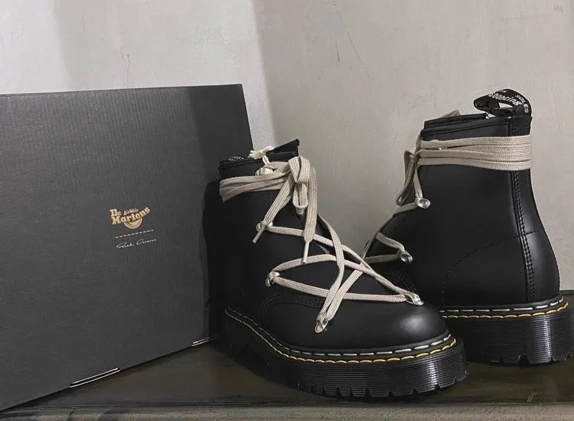 r疯狂联名的 Dr.martens，复古鞋靴流行化后的穿搭为何这么讨喜？