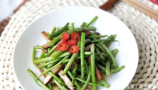 冬天,多给家人吃这菜,简单炒一炒,补钙质,营养又解馋