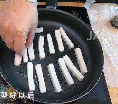 红糖糍粑,软糯香甜,外皮脆而不硬,糯叽叽的让人毫无抵抗力