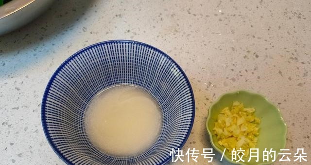 水淀粉|炒空心菜时，不要直接下锅炒，记住这个小技巧，空心菜翠绿可口！
