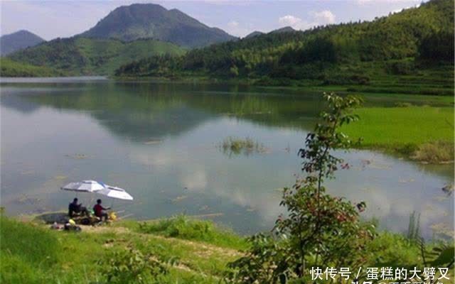 惊蛰前后钓鲫鱼,鱼多数“藏”在这些位置,遇上了赶紧“抢”