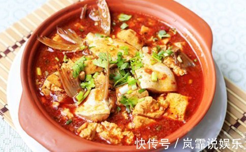 这道菜|豆腐跟它一起烧，鲜香美味，做法简单，真是一道下饭菜！
