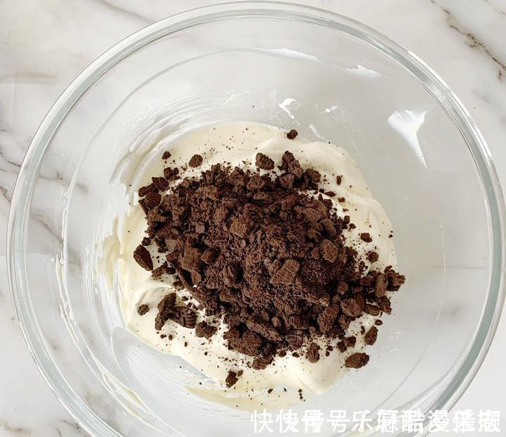 十分钟就能制作出香甜丝滑的奥利奥冰淇淋。