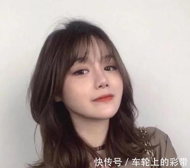 瘦脸 “颜值低”的女生别乱剪头发,试试今年很火的3种发型,瘦脸还美!