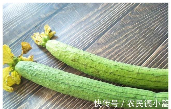 丝瓜|炒丝瓜,别只知道干炒,多加1步,丝瓜嫩绿不发黑