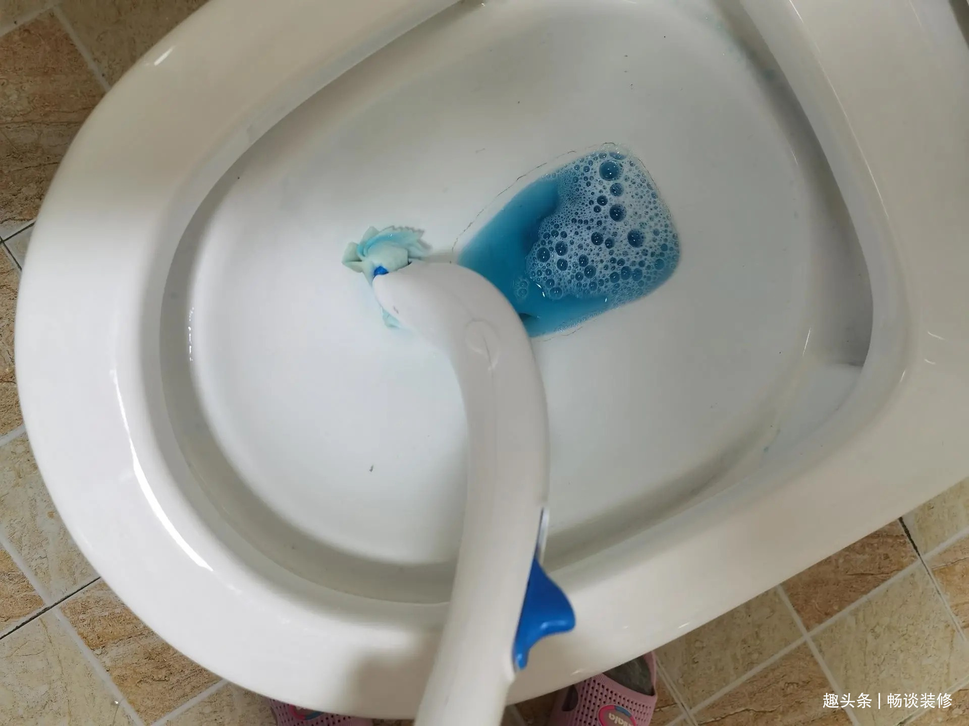 马桶|马桶脏了别费力刷,学会小妙招污垢清除一点都不费劲,轻松做懒人