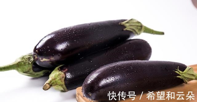 鸡蛋液|茄子不要直接炒着吃，加2个鸡蛋，出锅比肉还香，上桌瞬间被抢光！