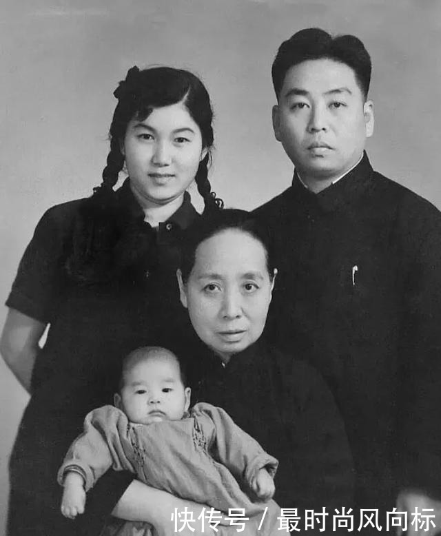 喝茶|三日不喝茶,不能不看新凤霞,唱戏半生,晚年书写往事,从不抱怨