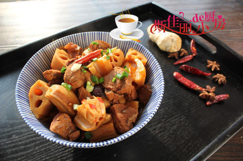  天冷少吃鸡鸭鱼肉多吃它，和藕是绝配，再贵也别省，炖一锅太香了