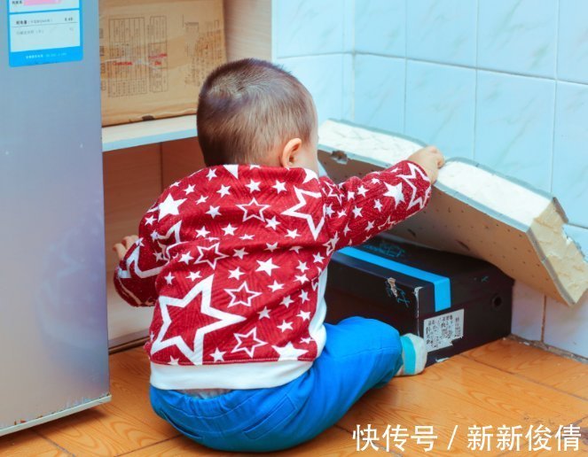 小宝宝|三胞胎姐妹“纸巾大战”,妈妈:不心疼钱,就是“血压”有点高