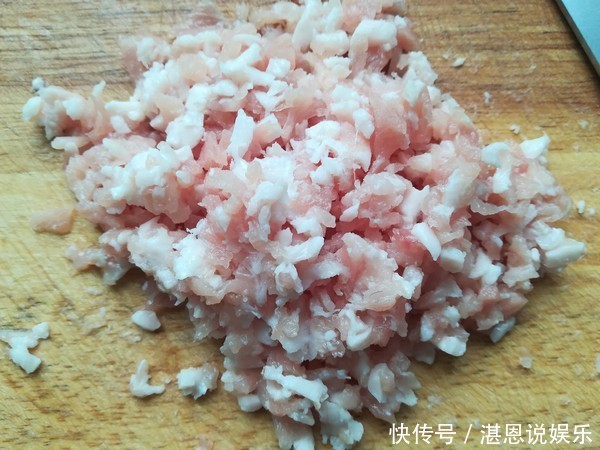蒜苔|这菜是天然“洗肠草”,杀菌清肠道,一周吃3次,排出宿便一身轻