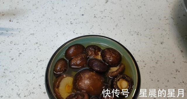 饺子|立秋了,再不吃这个菜就晚了,今天教你用它包饺子,吃起来特别鲜!