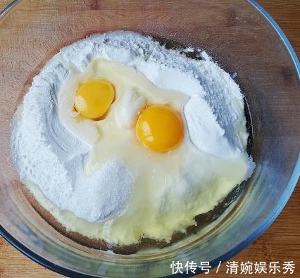 一碗面,2个鸡蛋,不烤不烙,简单一做,个个鼓大泡,比面包还香