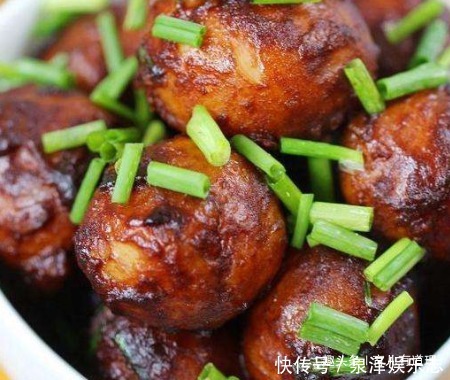 还没出锅就闻到香味,色香味俱全,做法不费时,食材特别便宜