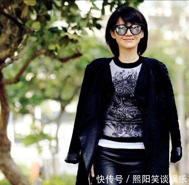 发型|女人过了50岁尽量别留长发、烫卷发!推荐明星这些发型,真洋气