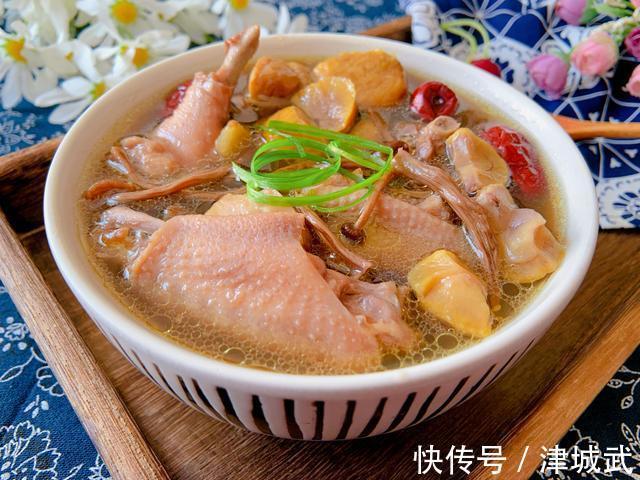 鸡汤|秋季多给家人喝这碗汤，鲜甜美味，营养滋补，越喝越暖！