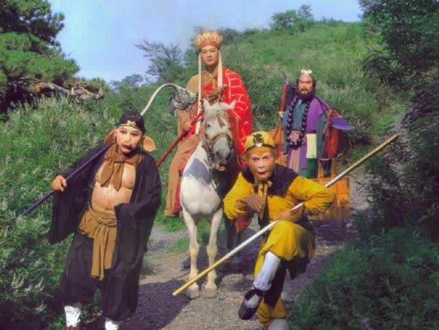 拍摄$在《西游记》中,孙悟空吃蟠桃为何咬一口就扔?原来另有隐情