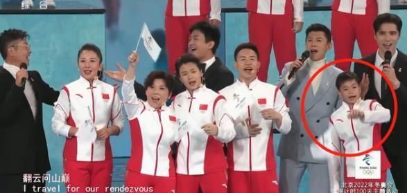 排面!全红婵首次登台唱歌,央视给5秒特写镜头,明星都没这待遇