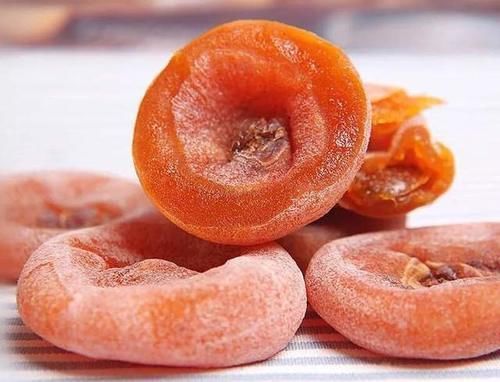 大厨|柿子是个宝,天冷不要直接吃,学街头大厨这样做,更加软糯香甜