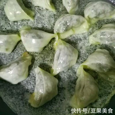  老人|适合全家的蕾丝冰花煎馄饨，老人小孩都爱吃