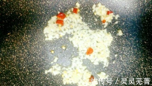 黄秋葵|秋天当然要吃秋葵，这样做法的秋葵爽口又好吃！连吃两碗大米饭！