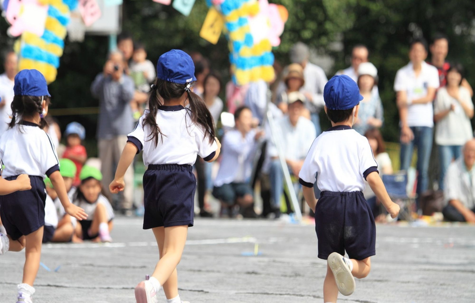 妈妈|幼儿园宝宝交朋友，家长该不该干涉友谊的“贼船”，翻了更好