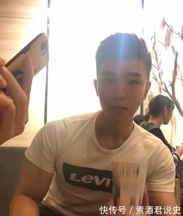 五官|健身的男生果然有气质，五官清秀中带着一抹俊俏，连笑都这么阳光！
