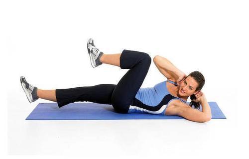 腹部|来自美国的90后模特，身材丰满迷人，快看她最爱的几个健身动作