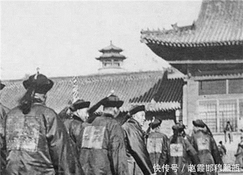 形象|清朝官员的真实形象百官上朝交头接耳,和珅的长相堪比四大美男