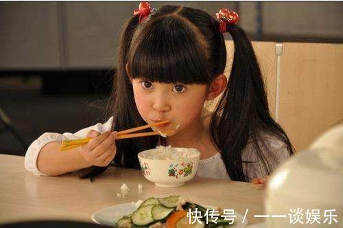 裘女士|孩子将来孝不孝顺,看饭桌上这三个细节,不用等到三十年后