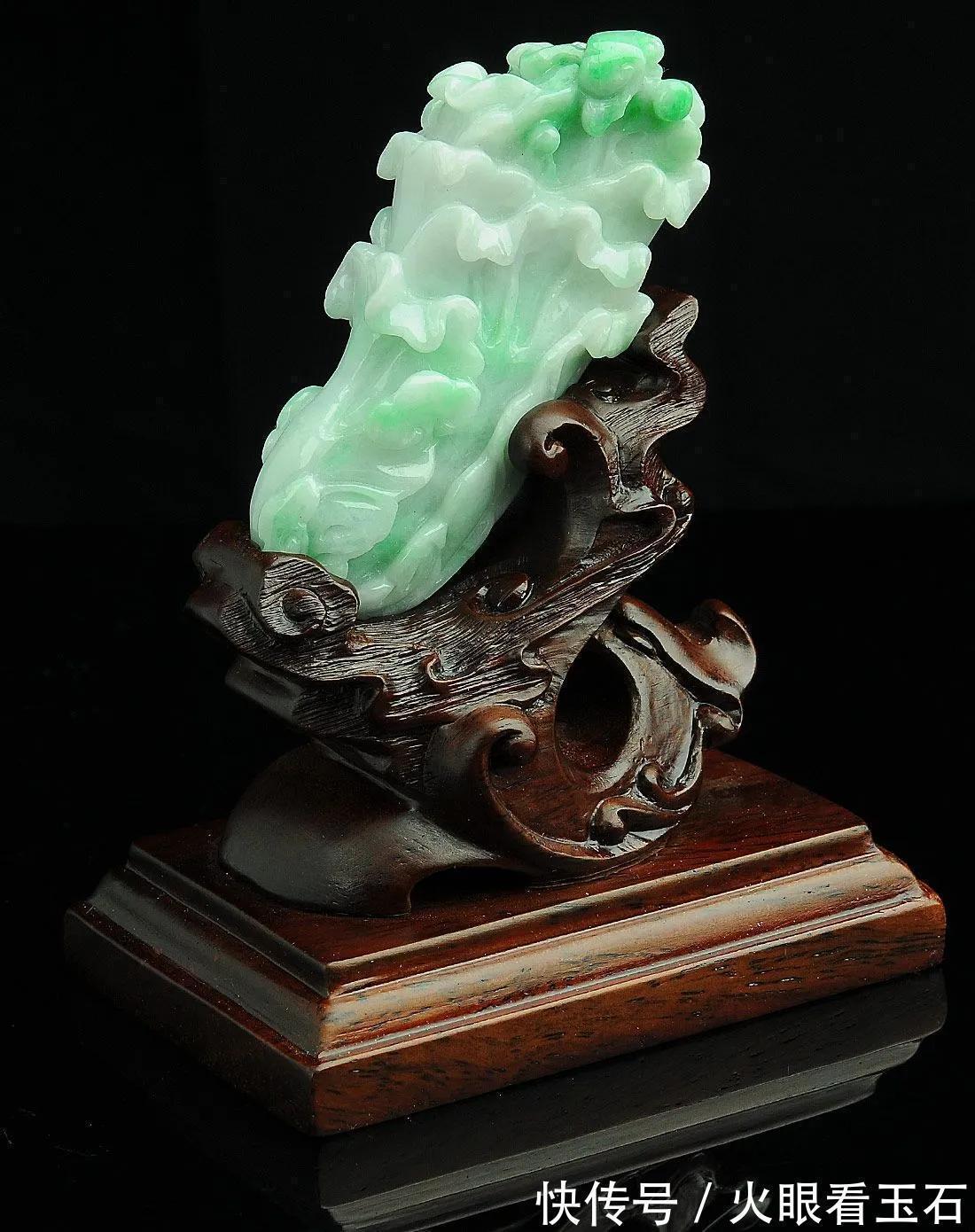 雕工&最大的翡翠宝刀,需要4个人协力才能抬动,但网友们:浪费雕工