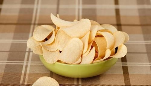 人说|买的薯片真的是土豆做的吗看完生产过程,才知道被蒙了这么多年