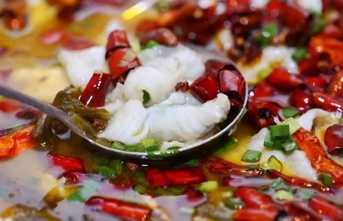 小米椒|做酸菜鱼,先放酸菜还是先煮鱼?大厨:顺序搞错,肉不入味还发腥