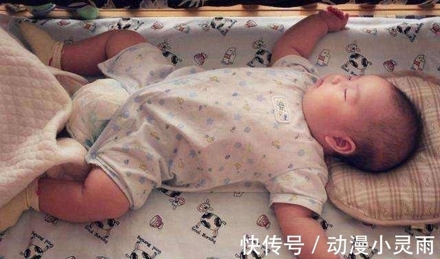 新生儿|为什么宝宝喜欢“投降式”睡姿？看完后可别把宝宝胳膊拿下来了