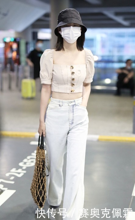 皮裤|泡泡袖显肩宽?那是因为你不会穿,选对款缩肩又遮肉,超级显脸小