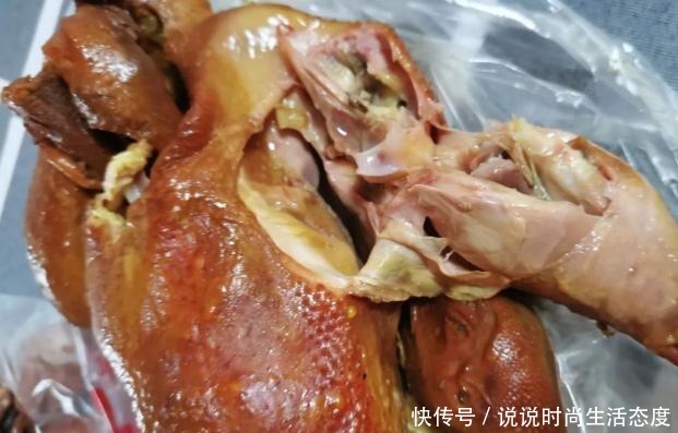 天津这家排队最凶熏鸡小店,排队的大都是老人,称有原来老味道