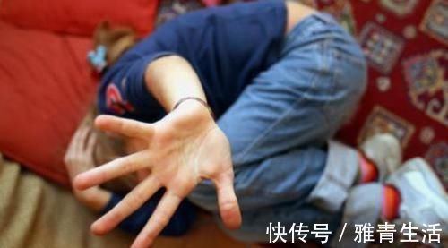 错误|4岁男孩任性摔坏爸爸手机,爸爸说的话,让孩子受益一生