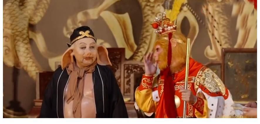 六小龄童|《萌探》感人一幕!六小龄童仔细确认面具是否开了,杨紫表现好暖