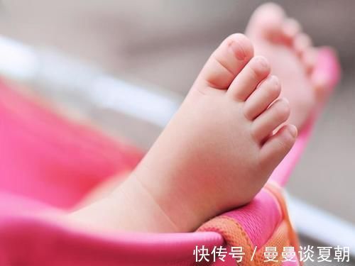 清庆|2岁宝宝总爱光脚丫满屋子跑,父母担心生病,看看医生怎么说?