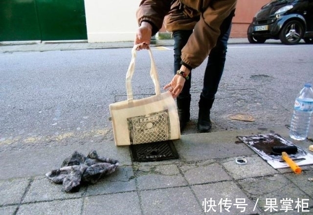 瞬间|女孩将T恤贴在井盖上,大家没懂!直到衣服拿起瞬间,都抢着买!