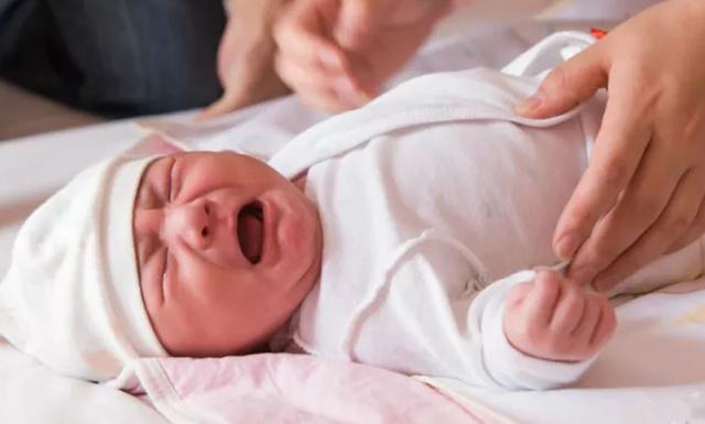 真香|“黑脸宝宝”出生后被嫌弃,2月后却逆袭成“团宠”,宝爸:真香