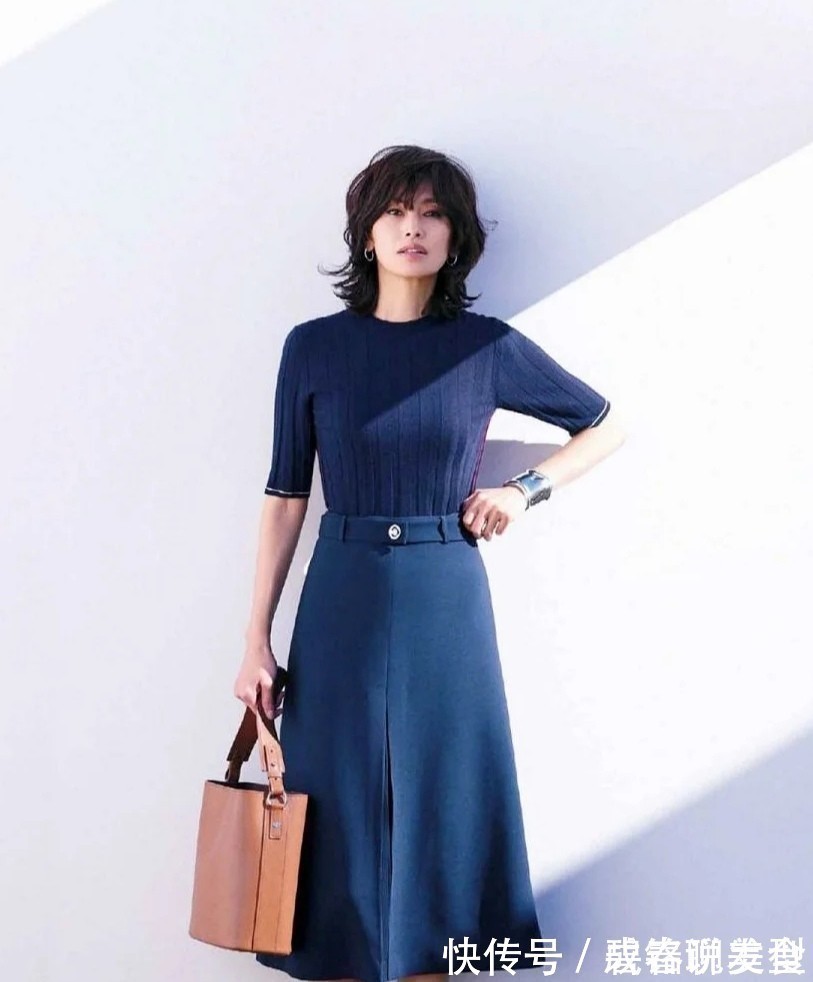 裤型 五十岁女人搭配秋装,要记牢“3穿3不穿”,优雅得体又与众不同