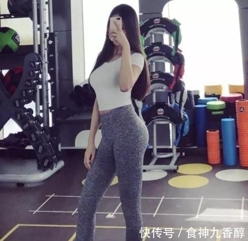 时尚穿搭 时尚穿搭:紧身打底裤女神,身材曼妙,显得格外靓丽