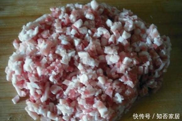 馅料|天冷包包子，白菜萝卜靠边站，这菜做馅最好吃，蒸好的包子喷香
