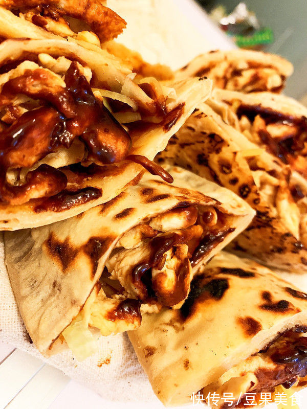 分享给你们我家祖传的口袋饼的做法，一般人我不告诉他