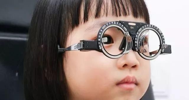 日常生活中|四岁娃近视400度，只因父母疏忽保护孩子视力，别忽视这些细节
